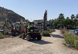 Trabajos de acerado al final de la Rambla de Belén.