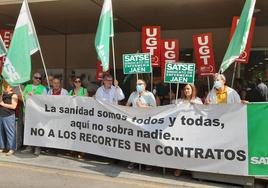 Concentración de enfermeros ante el Hospital Médico Quirúrgico de Jaén.