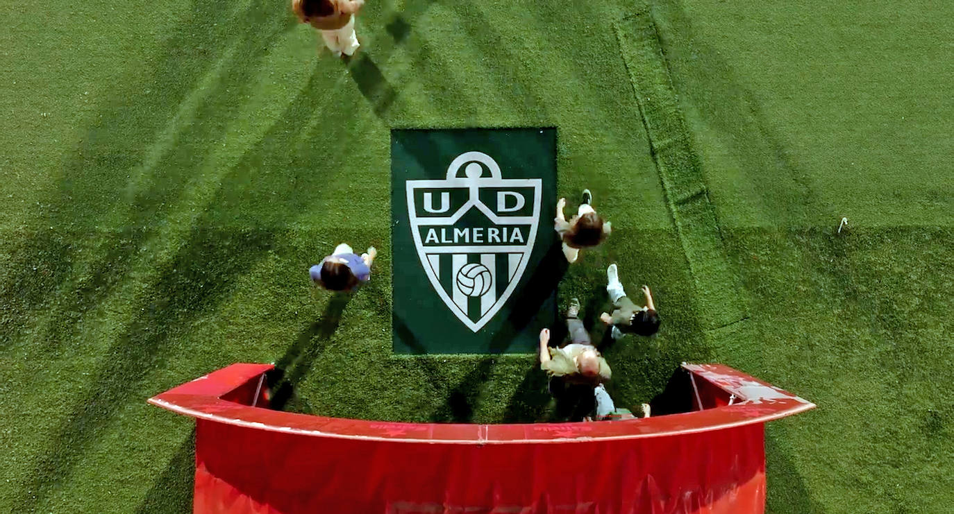 Imagen principal - Distintas imágenes del rodaje del spot.