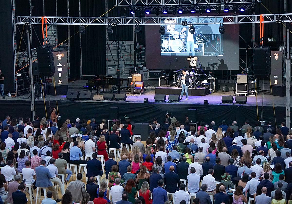 El humorista Luis Piedrahita, con su monólogo, fue uno de los atractivos de la fiesta