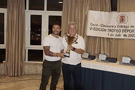 Grupo Control recoge el título de campeón de manos de Juan Francisco Asensio.