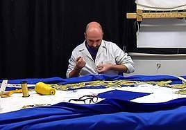 Nuevo manto para la Virgen de la Paz.