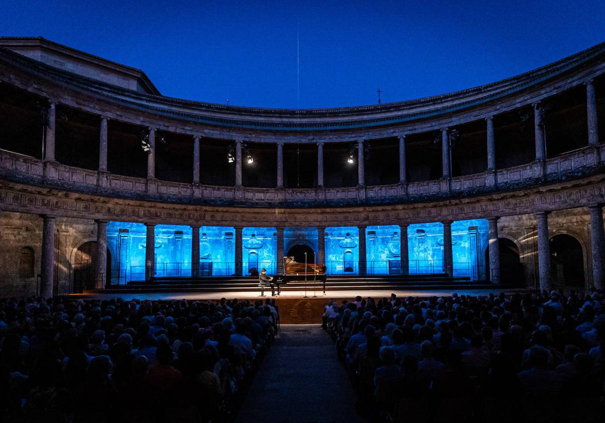 Aspecto que presentaba anoche el Palacio de Carlos V durante el concierto de Javier Perianes.