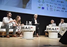 Mesa redonda sobre inversión en salud.