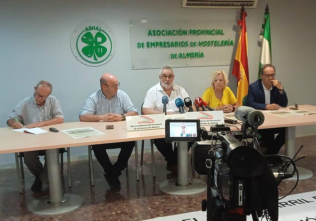 La Mesa del Tren arranca su campaña del 23-J para lograr mejoras ferroviarias para Almería