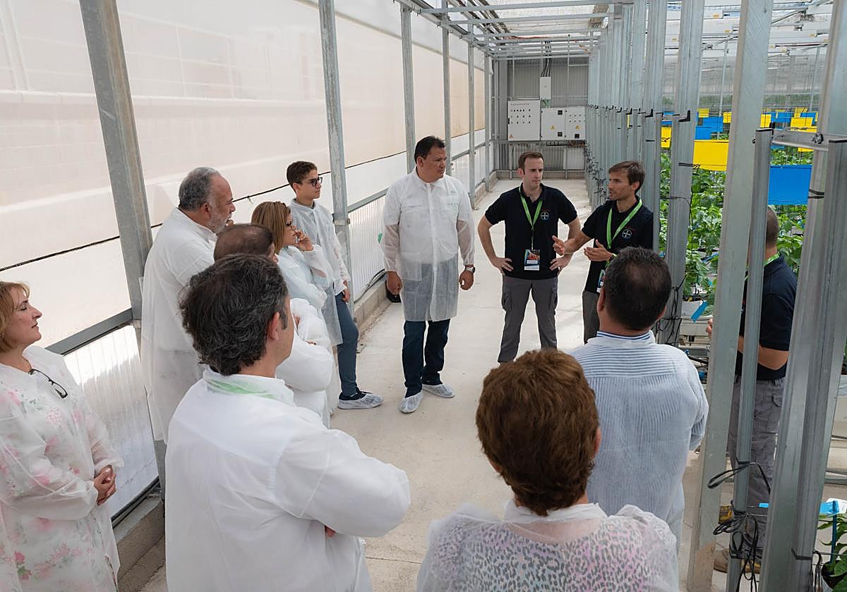 El ministro de Agricultura de República Dominicana visita el centro de I+D de Bayer en La Mojonera