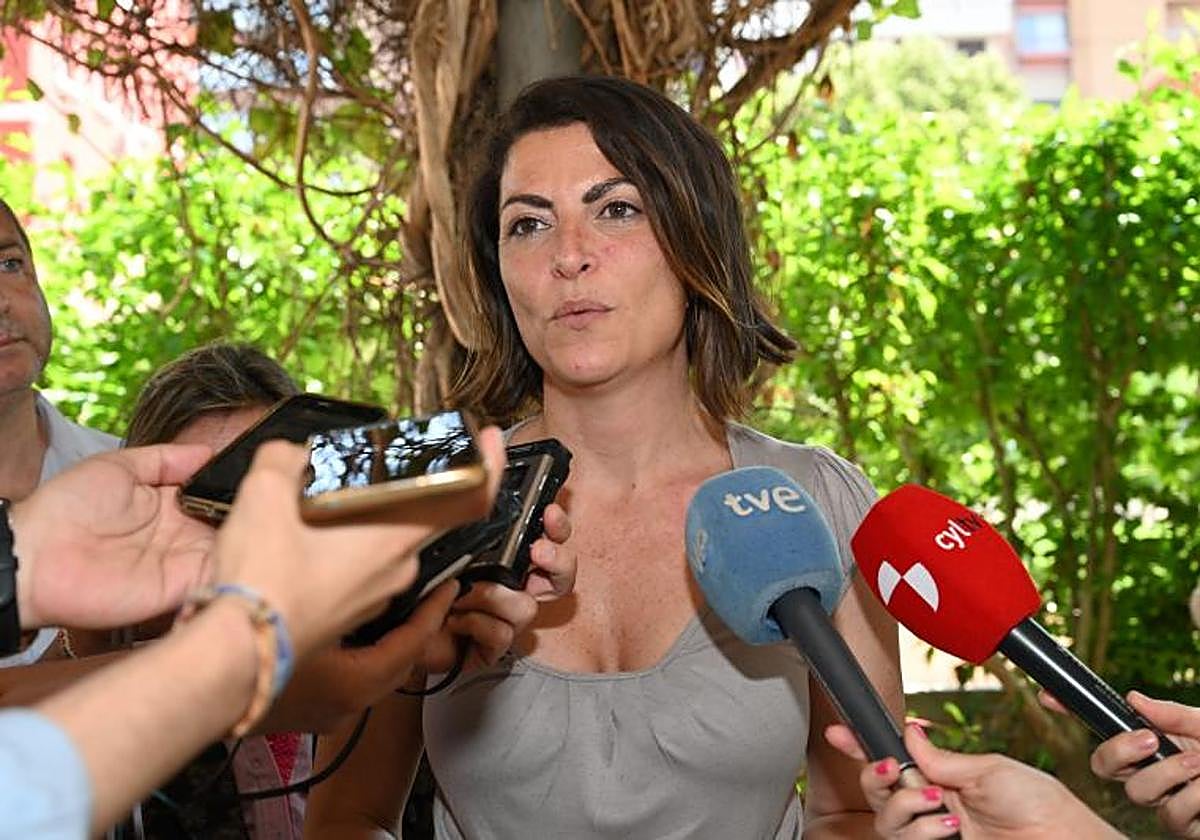 Macarena Olona, ha censurado «el odio y el racismo» que se ha «desatado» en redes sociales contra el número dos de su lista, el pastor evangélico José Rodríguez Heredia.