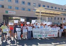 Protesta este martes en el Hospital Santa Ana de Motril.