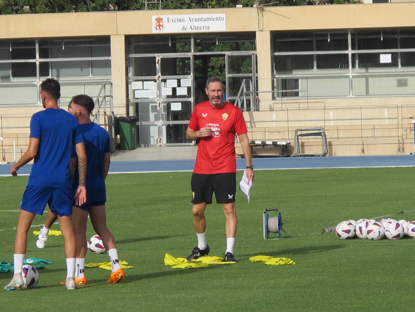 El primer entrenamiento de la UDA de Vicente Moreno, en imágenes