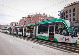 El metro, a su paso por Granada.