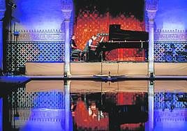 La pianista Judith Jáuregui, en el tramo inicial del concierto, interpretando los 'Aforismos'.