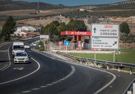 La entrada de Pinos Puente, donde confluye el acceso a los nuevos tramos de autovía, la GR-43 y la vieja N-432.