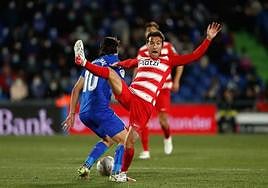 Milla, exrojiblanco, en un partido contra el Getafe.