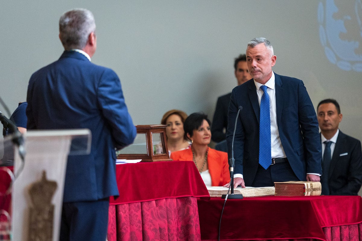 Las imágenes de la constitución de la Diputación de Granada