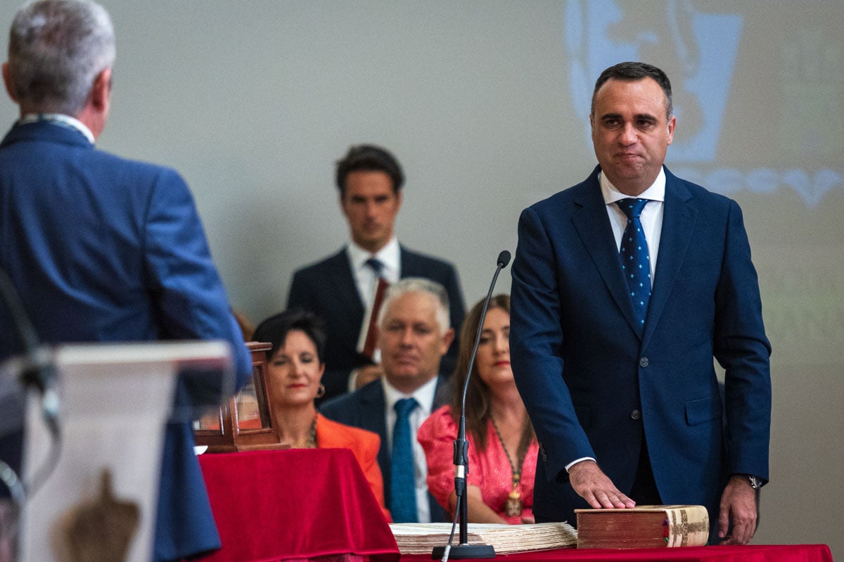 Las imágenes de la constitución de la Diputación de Granada