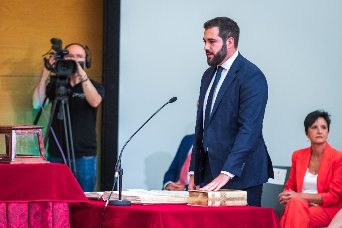 Las imágenes de la constitución de la Diputación de Granada