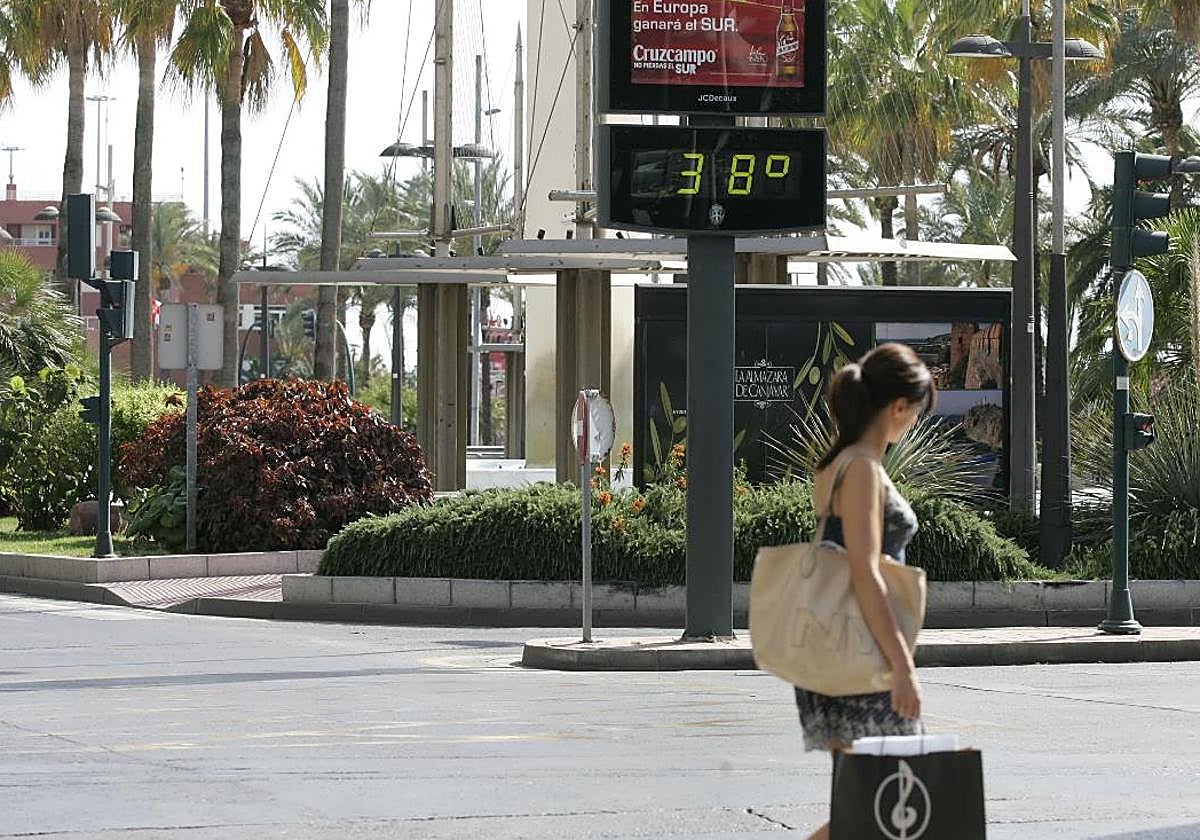 Cambio de tiempo en Andalucía: las temperaturas bajan pero continúa la calima.