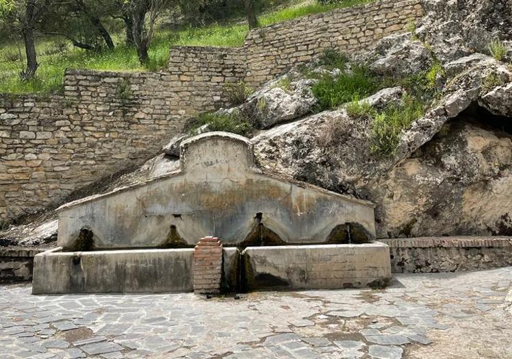 Imagen principal - Una sorprendente ruta por Moclín para conocer la historia de Granada