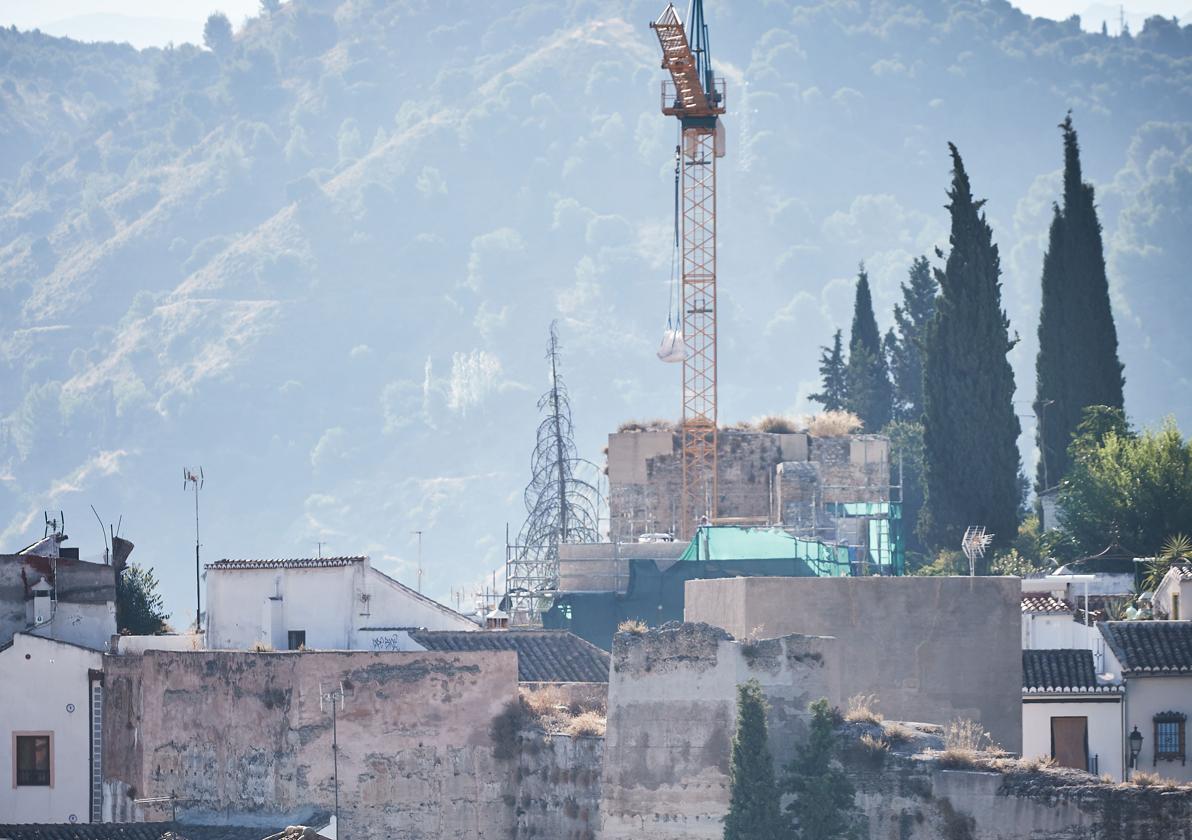 Imágenes de la restauración de la Torre de las Tres Caras.