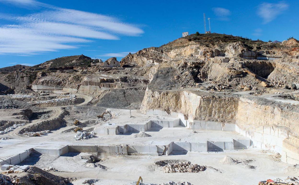 Constituida la comisión tripatirta para la oficina técnica del plan de residuos mineros de la Comarca del Mármol