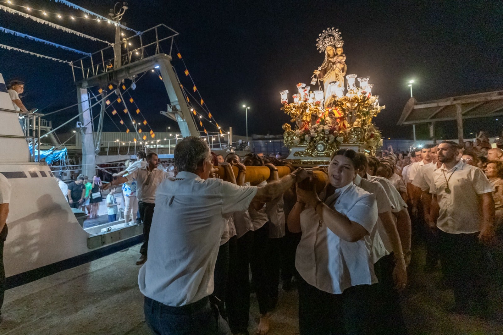 Espectaculares imágenes de la procesión de la Virgen del Carmen en Motril