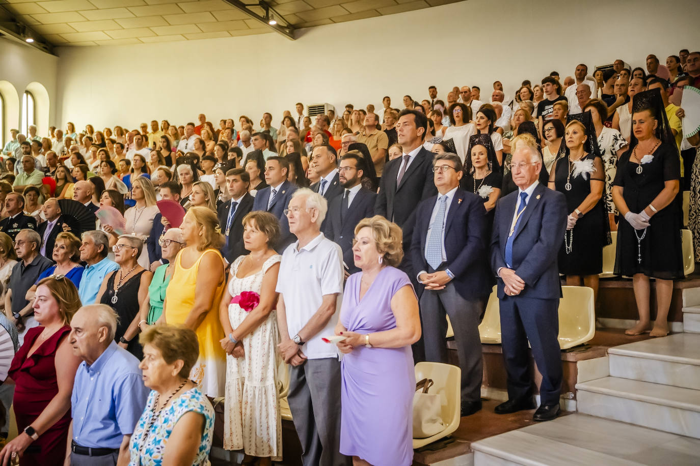 Una marea de fervor envuelve la procesión de la Virgen del Carmen