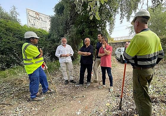 Miembros del PSOE, en la visita a los trabajos en Los Cañones.