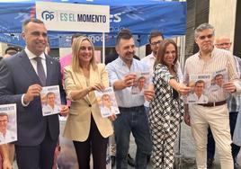 Toni Martín junto a representantes del PP en Granada.