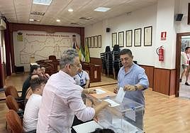 Francisco Reyes vota en la localidad de Bedmar.