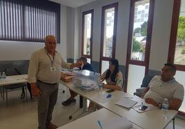 Manuel Barrionuevo, candidato de Jaén Merece Más, vota en Torres.