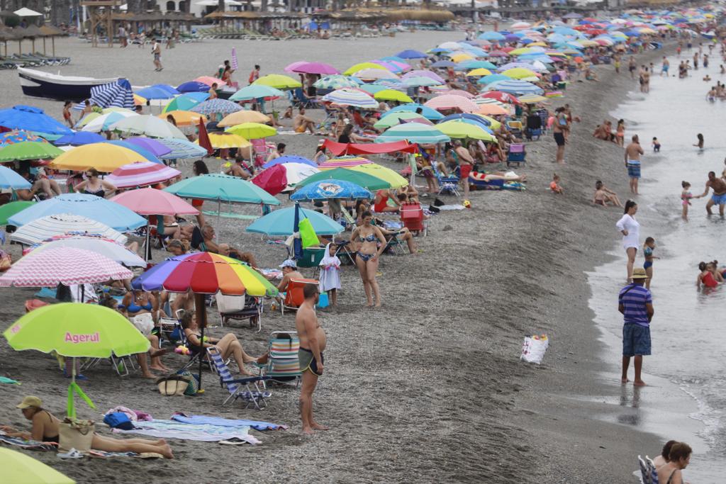 Las imágenes de las playas de Granada llenas el domingo electoral