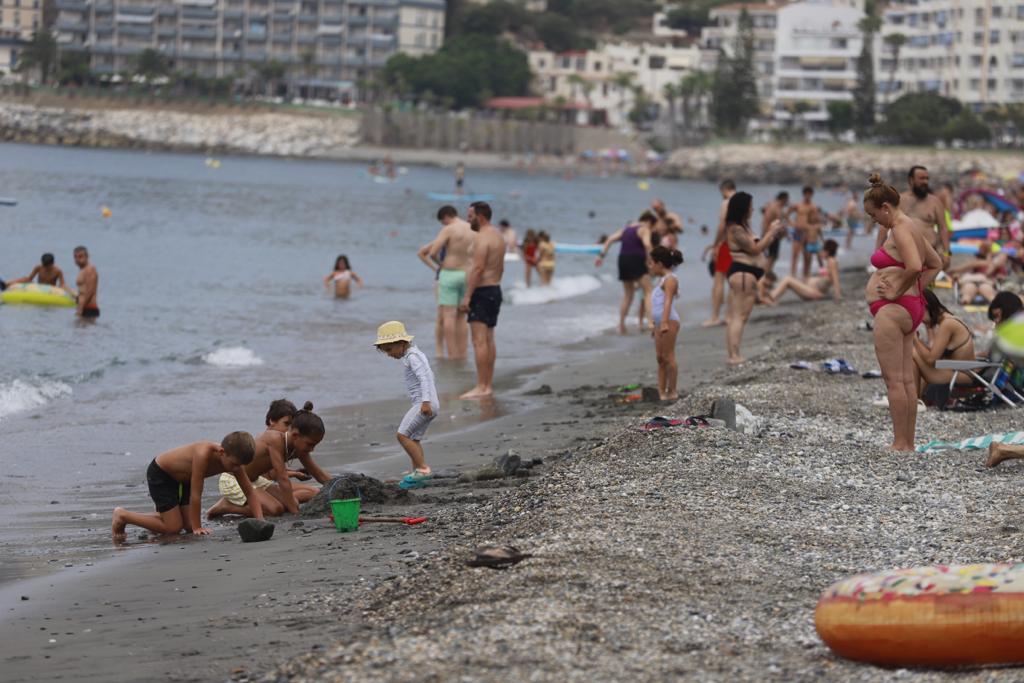 Las imágenes de las playas de Granada llenas el domingo electoral