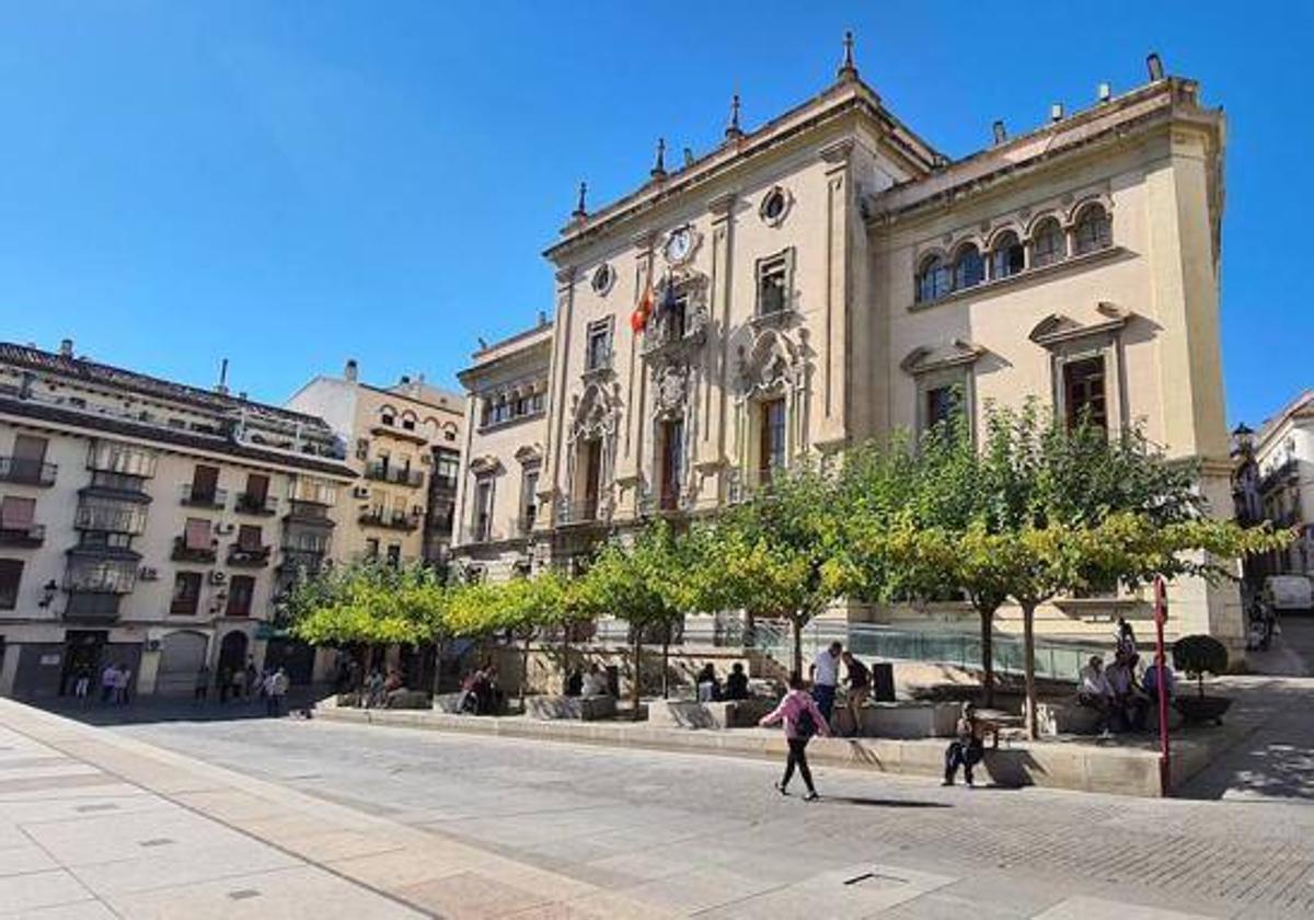 Fachada principal del Ayuntamiento de Jaén.