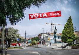 Cartel electoral del PSOE en las calles de Armilla, donde el PP se impuso en las elecciones de ayer.