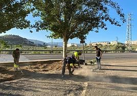 Trabajos en la zona que se habilitará de aparcamiento en el Ferial.