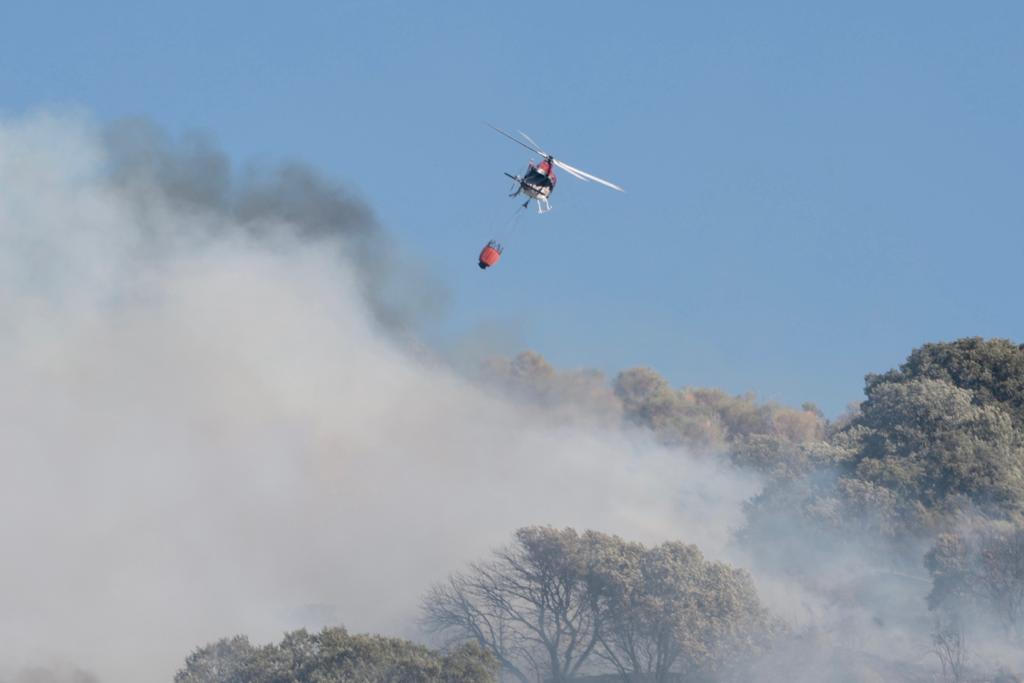 Las imágenes del incendio en Pinos Genil