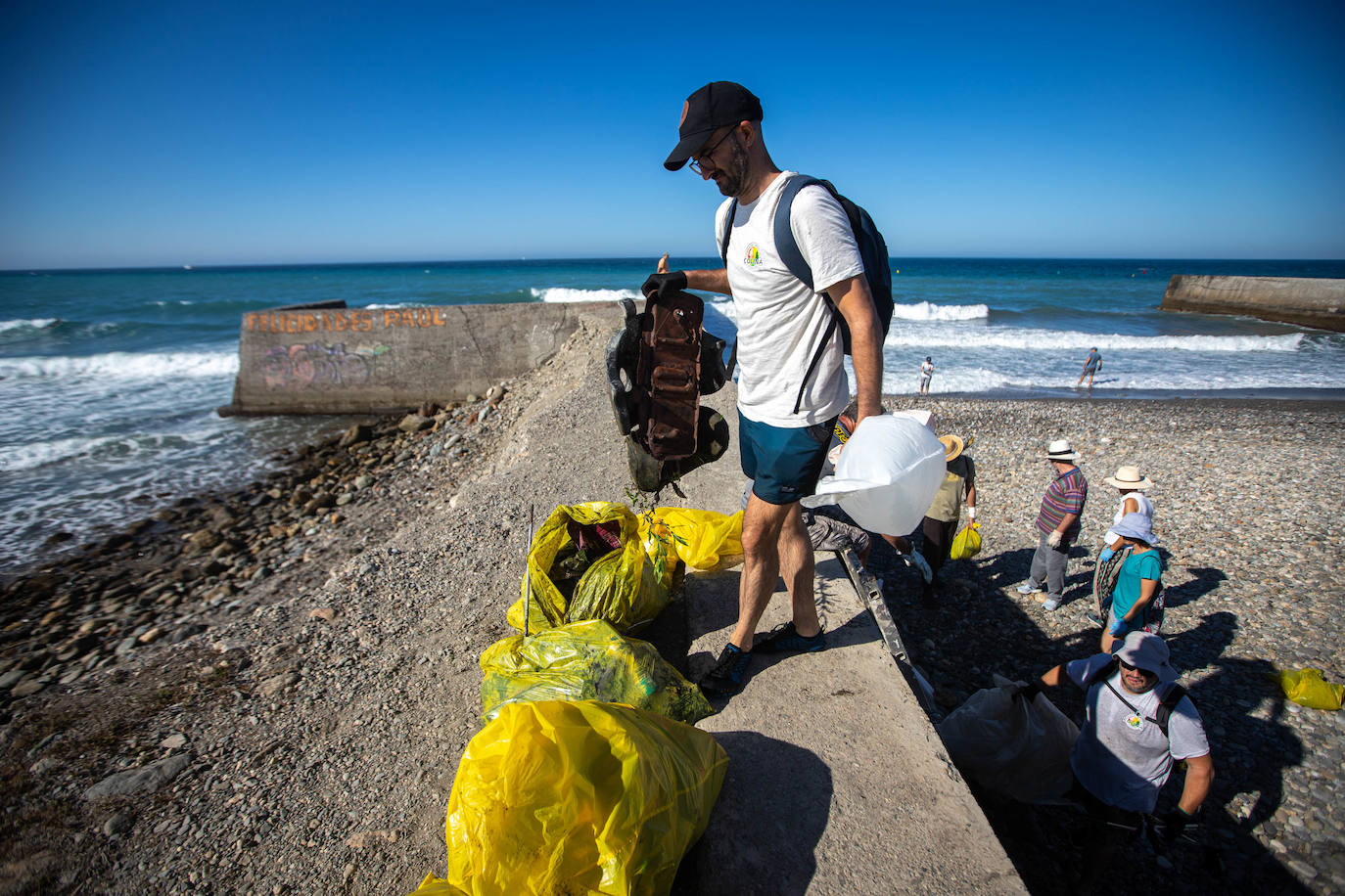 Las imágenes de la limpieza del Guadalfeo