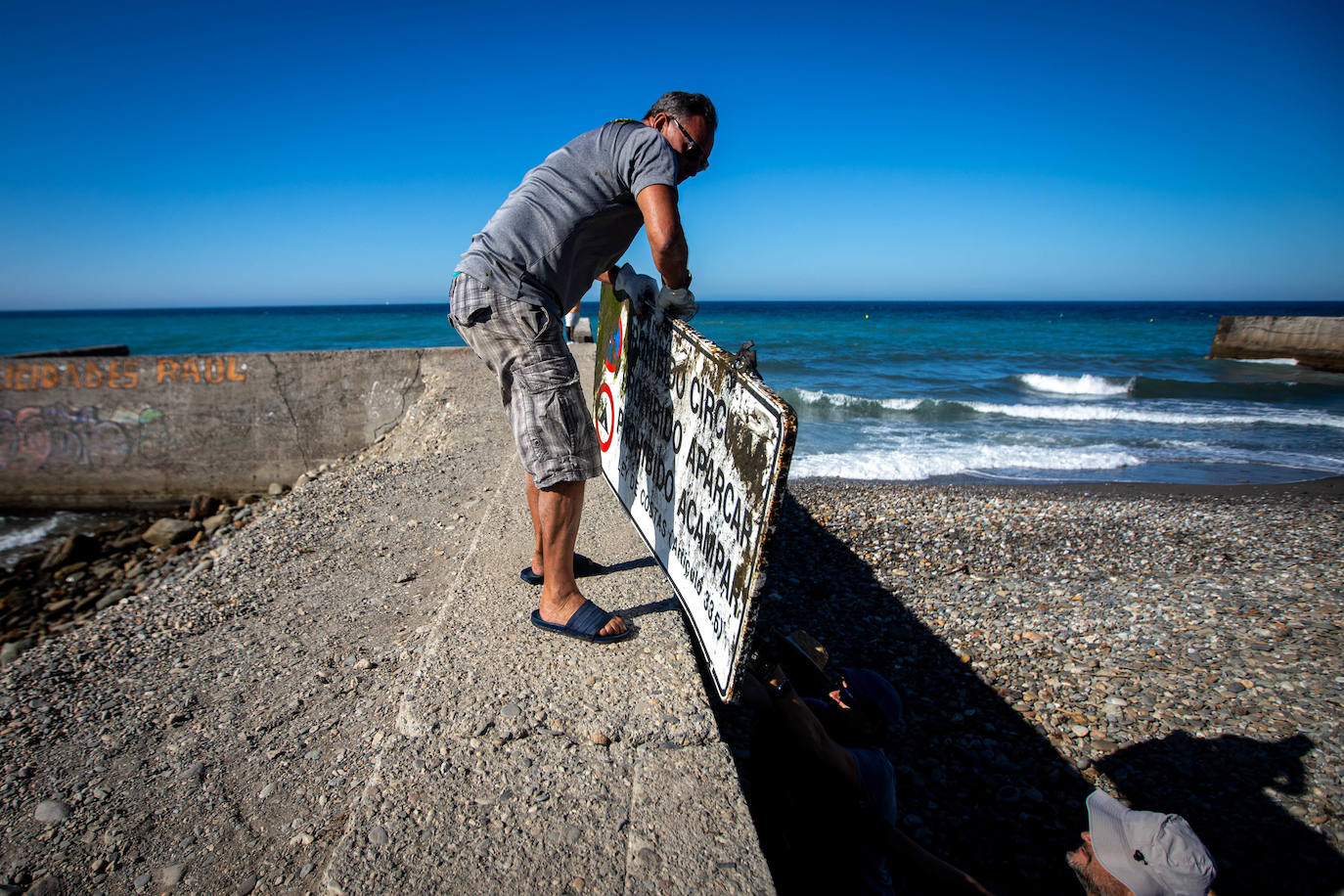 Las imágenes de la limpieza del Guadalfeo