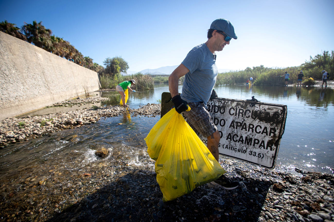 Las imágenes de la limpieza del Guadalfeo