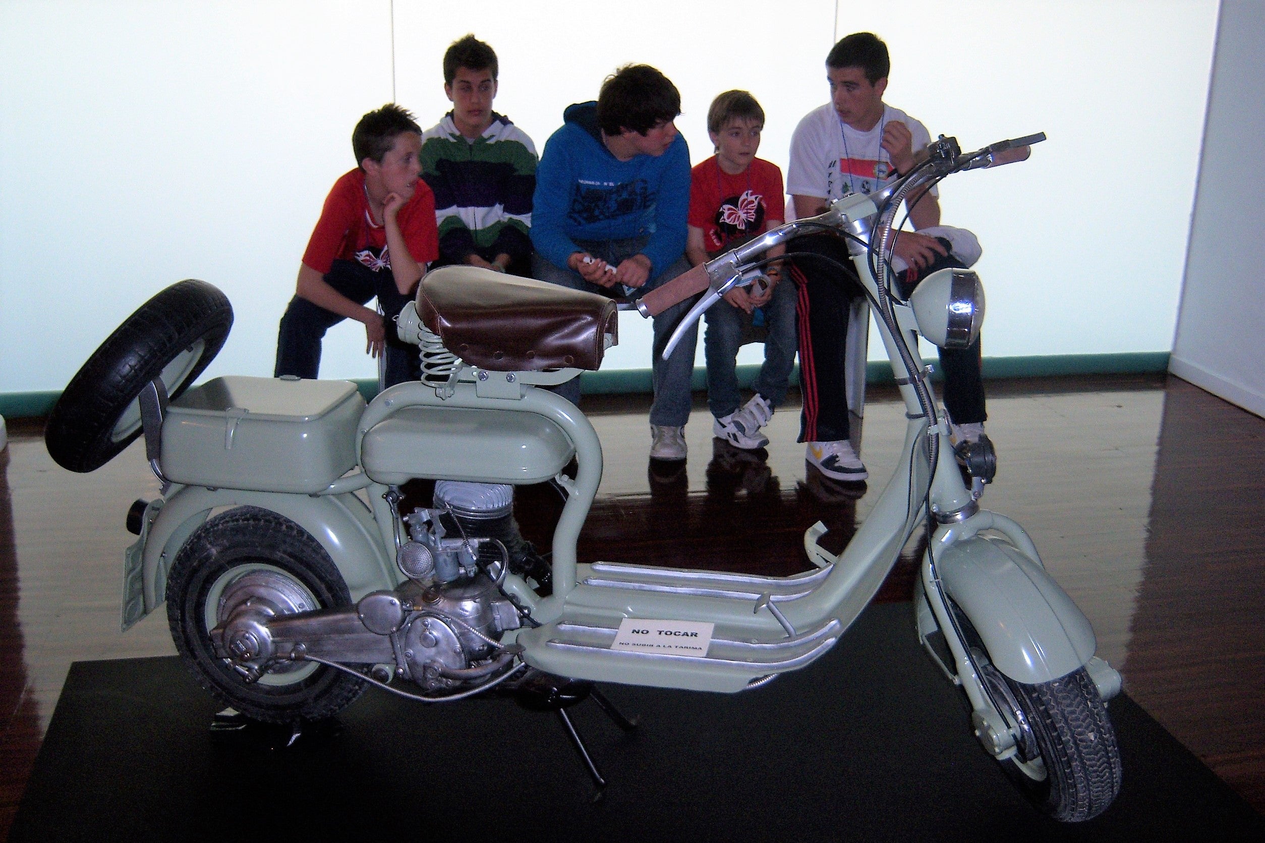 Uno de las motos con las que se desplazó el pintor por la provincia.