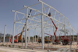 Estructura de las cubiertas en las cocheras del metro.