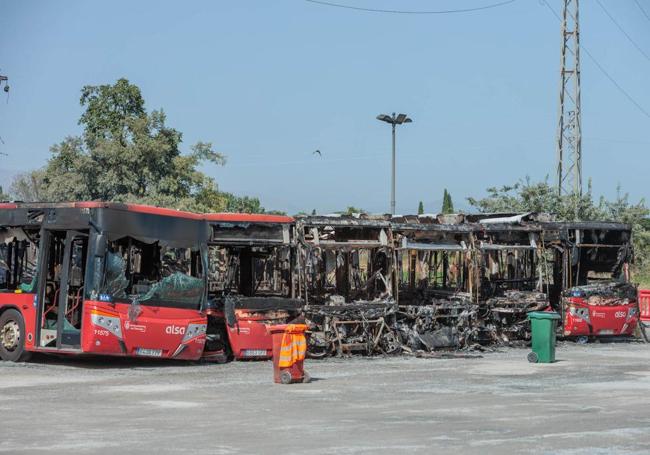 Los autobuses quemados.