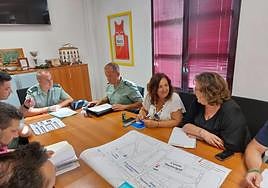 Reunión mantenida con la subdelegada, alcaldesa y Guardia Civil en el municipio.