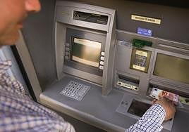 Estos bancos regalan hasta 350 euros por domiciliar la nómina.