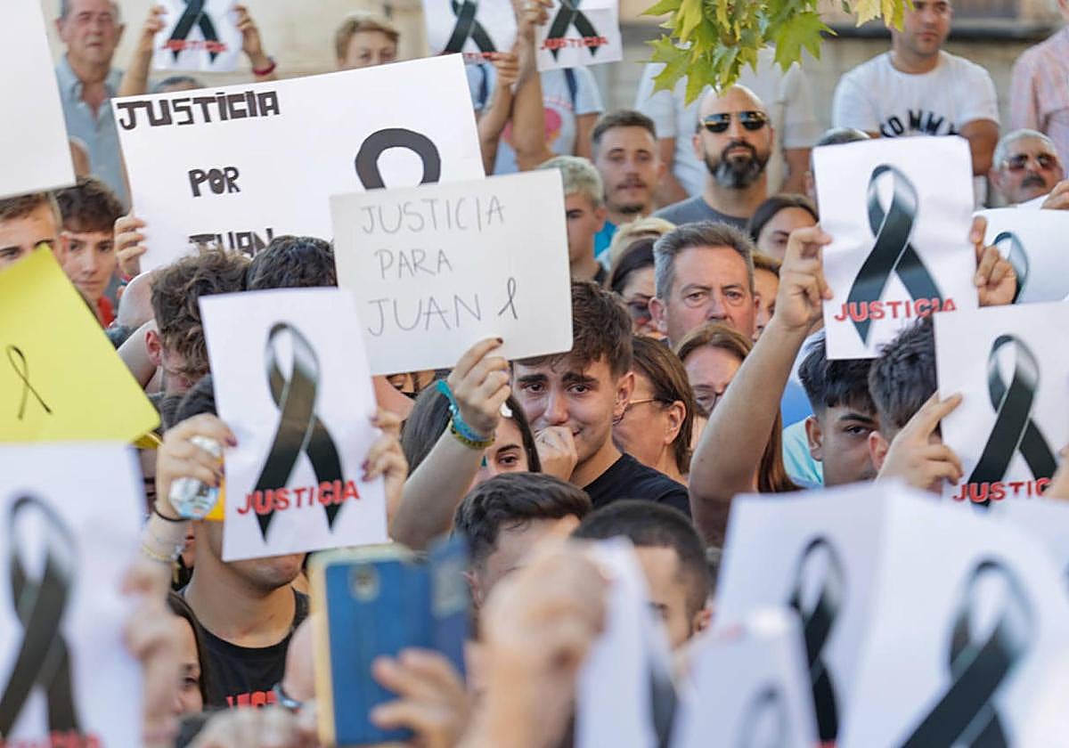 Manifestación de protesta en Íllora, tras la muerte de Juan Castro Trujillos.