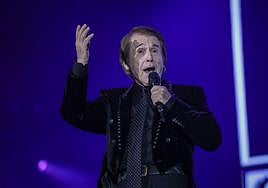 Raphael, en un concierto en Granada, en 2019.