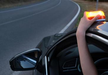 En Lidl ya no encontramos la luz V16 que exige llevar en el coche la DGT,  pero  tiene dos opciones muy recomendadas