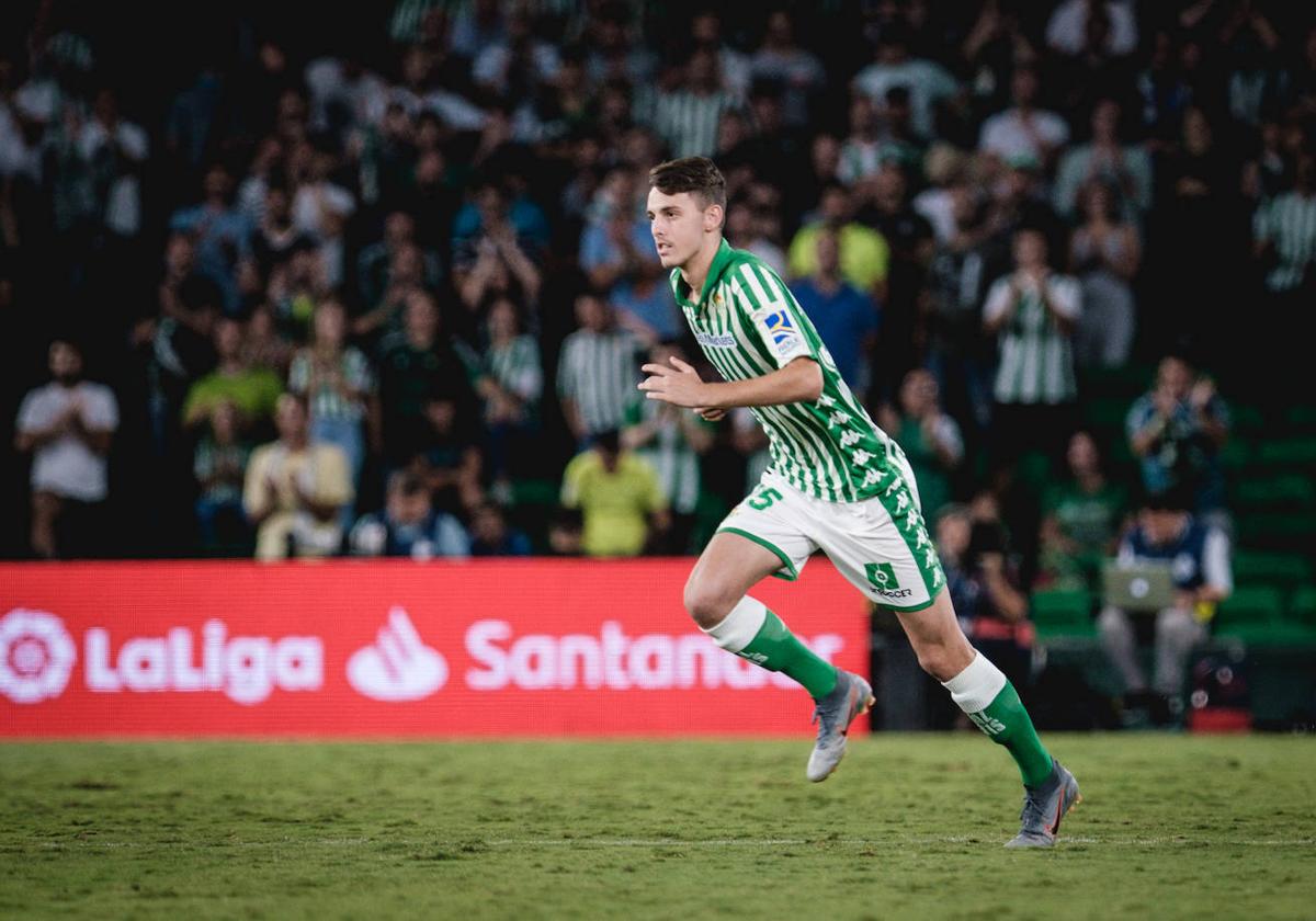 Raúl García de Haro en un partido con el primer equipo bético.