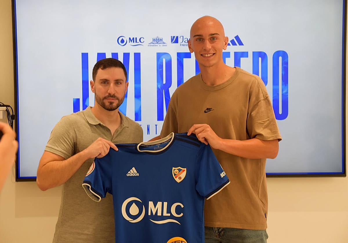 Miguel de Hita junto a Javi Rentero en la presentación del nuevo mediocentro azulillo.