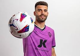 Luís Maximiano, sonriente con sus nuevos colores.